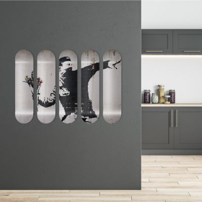 Skate Board décoration murale, Flower Thrower inspired by Banksi