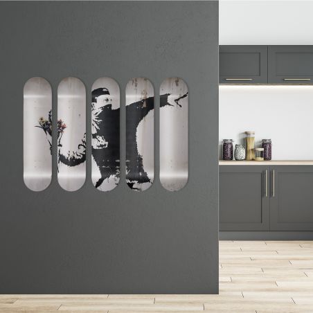 Skate Board décoration murale, Flower Thrower inspired by Banksy Skate Board décoration murale, Flower Thrower inspired by Banksy