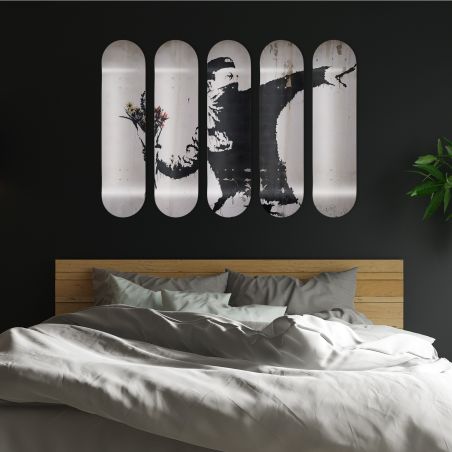 Skate Board décoration murale, Flower Thrower inspired by Banksy Skate Board décoration murale, Flower Thrower inspired by Banksy